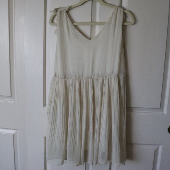 Beige Flowy Dress - Picture 3 of 4